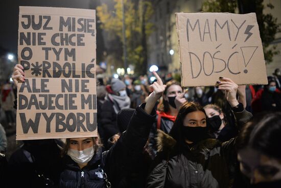 Акция в против запрета абортов в Варшаве