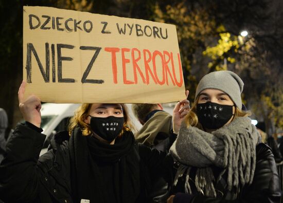 Акция в против запрета абортов в Варшаве