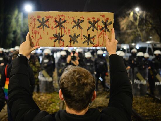 Акция в против запрета абортов в Варшаве