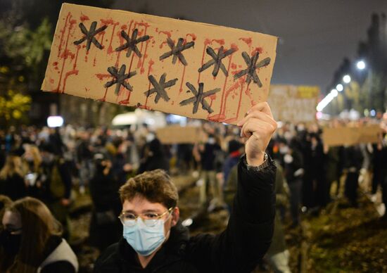 Акция в против запрета абортов в Варшаве