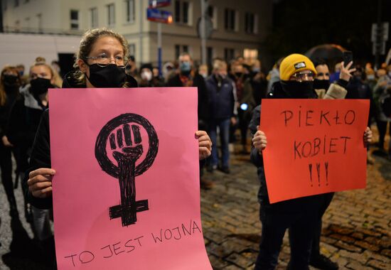 Акция в против запрета абортов в Варшаве