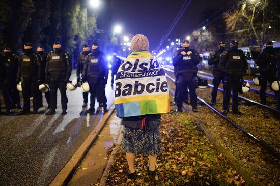 Акция в против запрета абортов в Варшаве