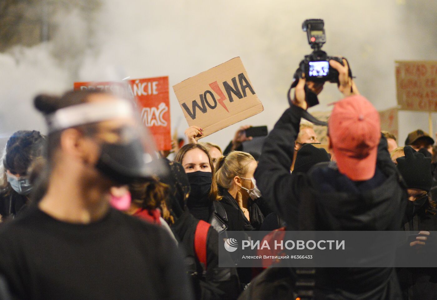 Акция в против запрета абортов в Варшаве