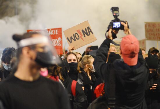 Акция в против запрета абортов в Варшаве