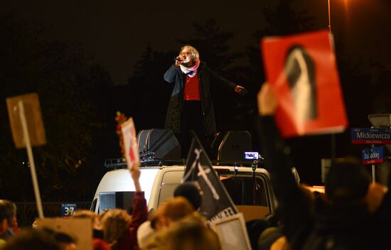 Акция в против запрета абортов в Варшаве