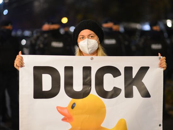 Акция в против запрета абортов в Варшаве