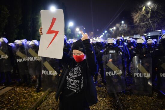 Акция в против запрета абортов в Варшаве