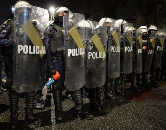 Акция в против запрета абортов в Варшаве