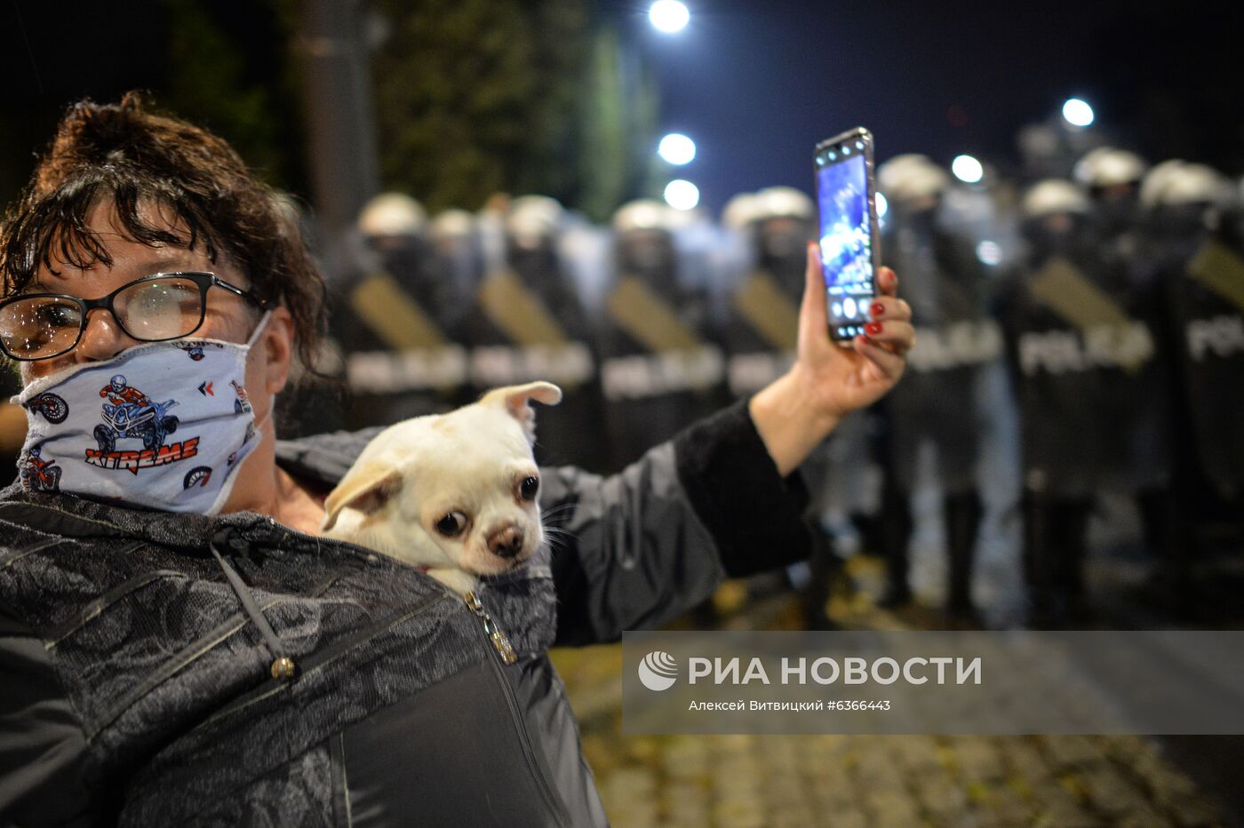 Акция в против запрета абортов в Варшаве