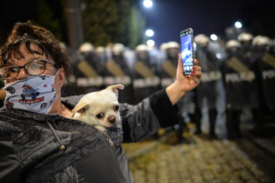 Акция в против запрета абортов в Варшаве