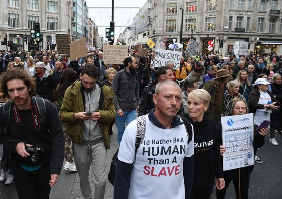 Акция протеста против мер по борьбе с COVID-19 в Лондоне
