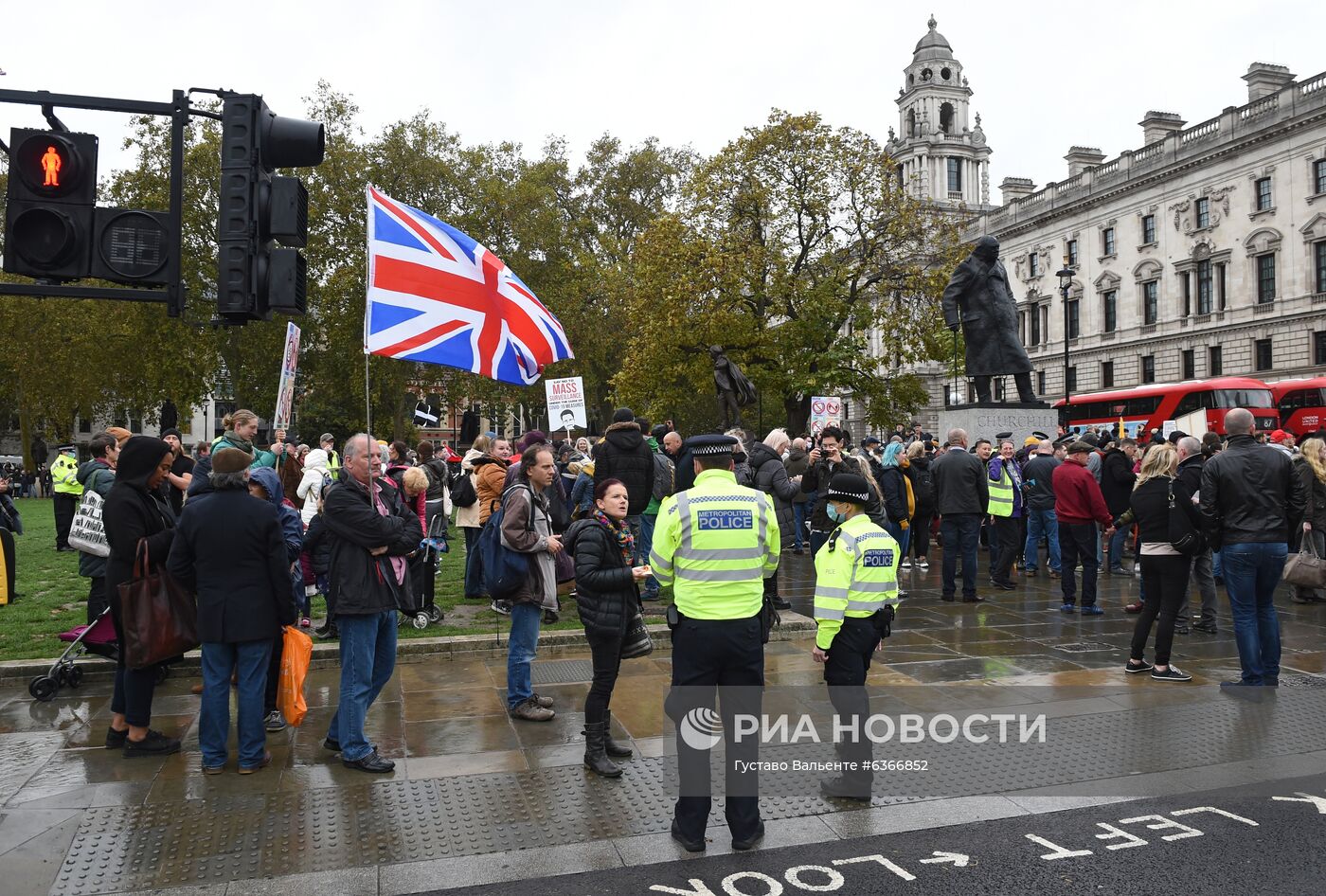 Акция протеста против мер по борьбе с COVID-19 в Лондоне