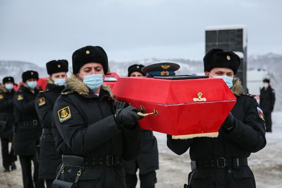 Церемония захоронения останков воинов, погибших при защите Советского Заполярья во время Великой Отечественной войны