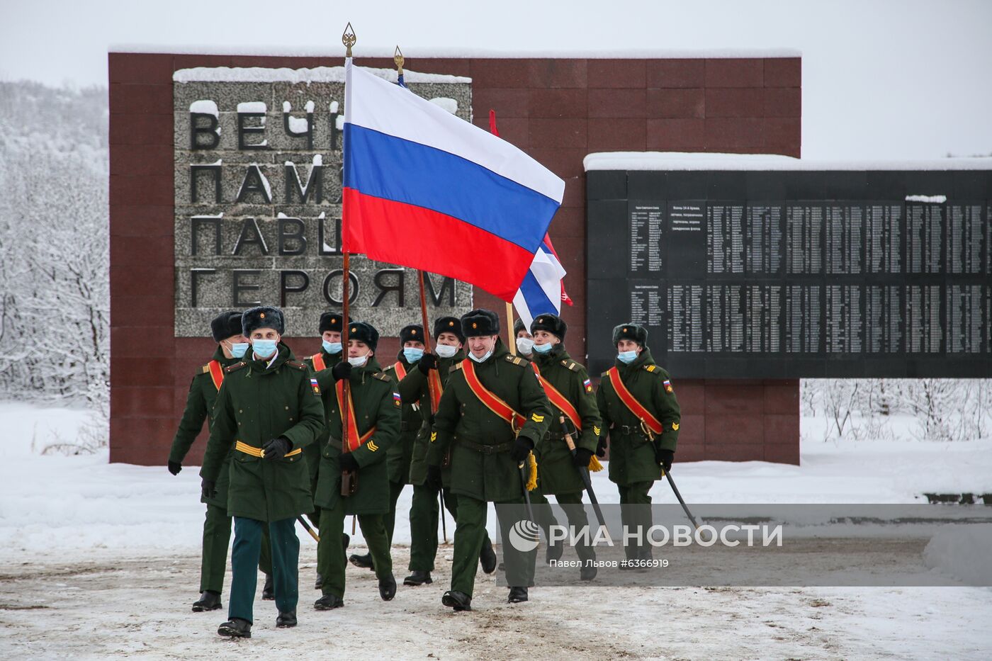 Церемония захоронения останков воинов, погибших при защите Советского Заполярья во время Великой Отечественной войны