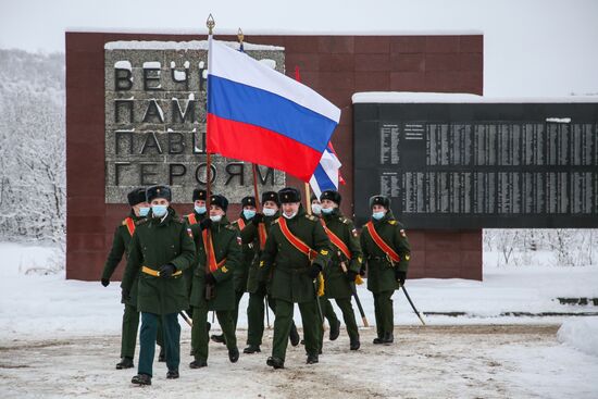 Церемония захоронения останков воинов, погибших при защите Советского Заполярья во время Великой Отечественной войны