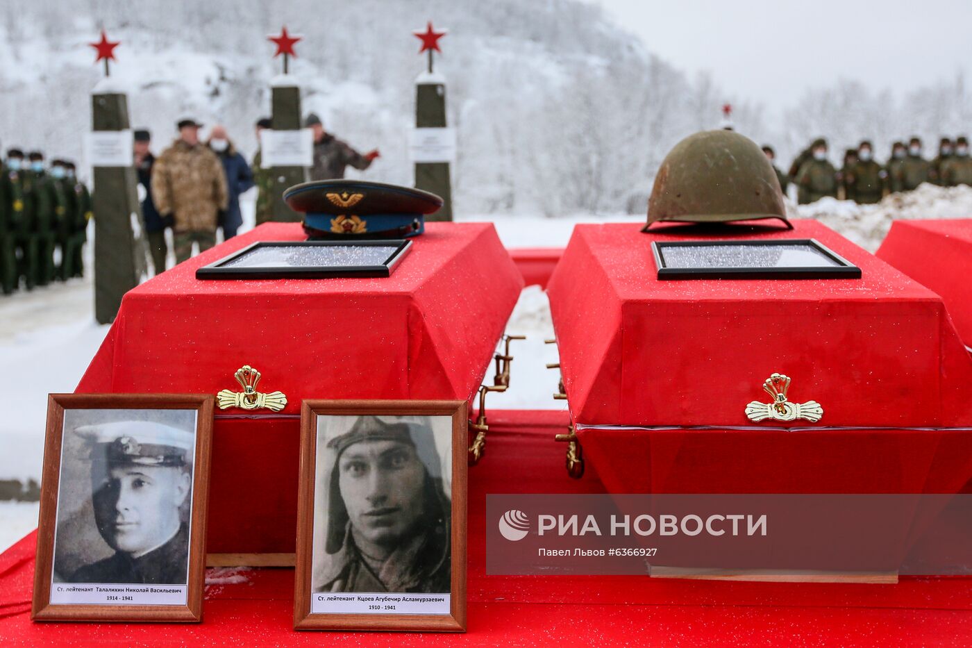 Церемония захоронения останков воинов, погибших при защите Советского Заполярья во время Великой Отечественной войны