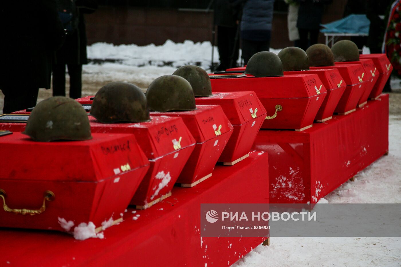 Церемония захоронения останков воинов, погибших при защите Советского Заполярья во время Великой Отечественной войны