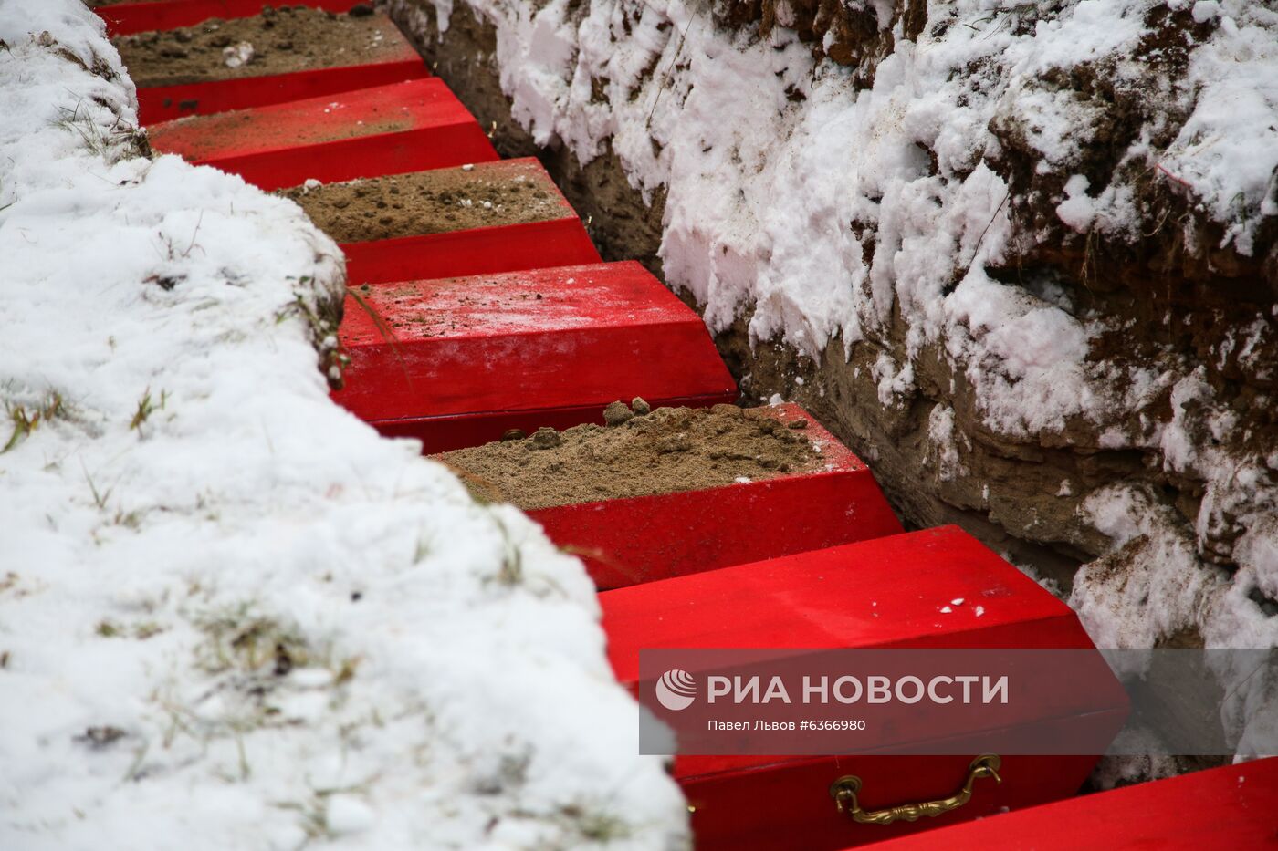 Церемония захоронения останков воинов, погибших при защите Советского Заполярья во время Великой Отечественной войны