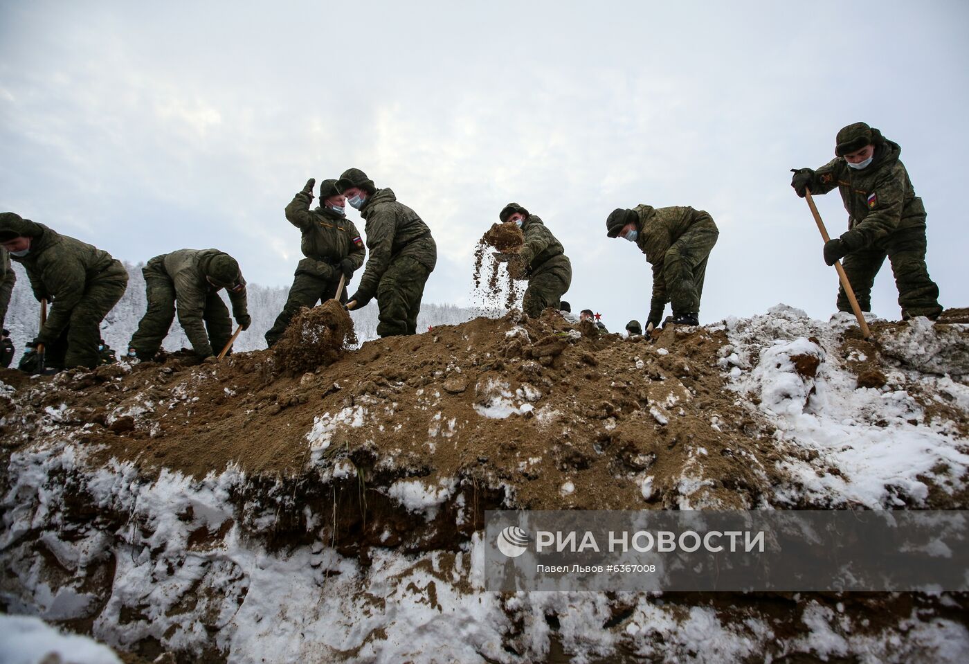 Церемония захоронения останков воинов, погибших при защите Советского Заполярья во время Великой Отечественной войны