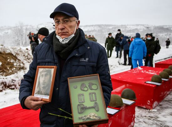 Церемония захоронения останков воинов, погибших при защите Советского Заполярья во время Великой Отечественной войны