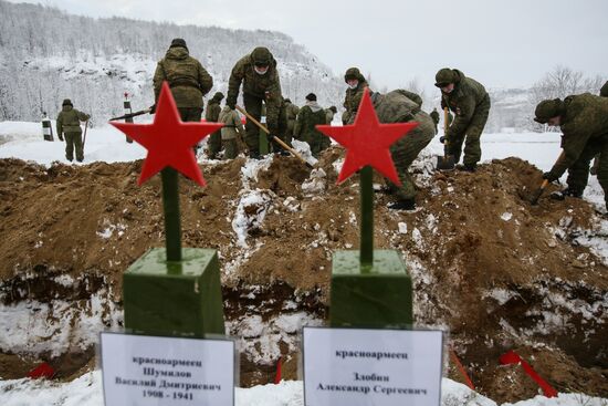 Церемония захоронения останков воинов, погибших при защите Советского Заполярья во время Великой Отечественной войны