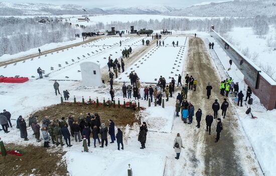 Церемония захоронения останков воинов, погибших при защите Советского Заполярья во время Великой Отечественной войны