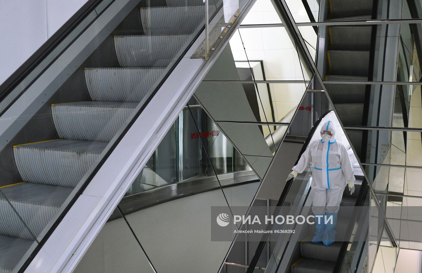 Временный госпиталь COVID-19 в автоцентре "Москва"