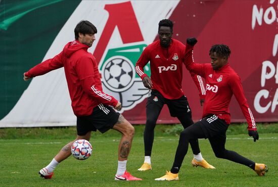 Тренировка ФК "Локомотив" перед матчем Лиги чемпионов с ФК "Бавария"