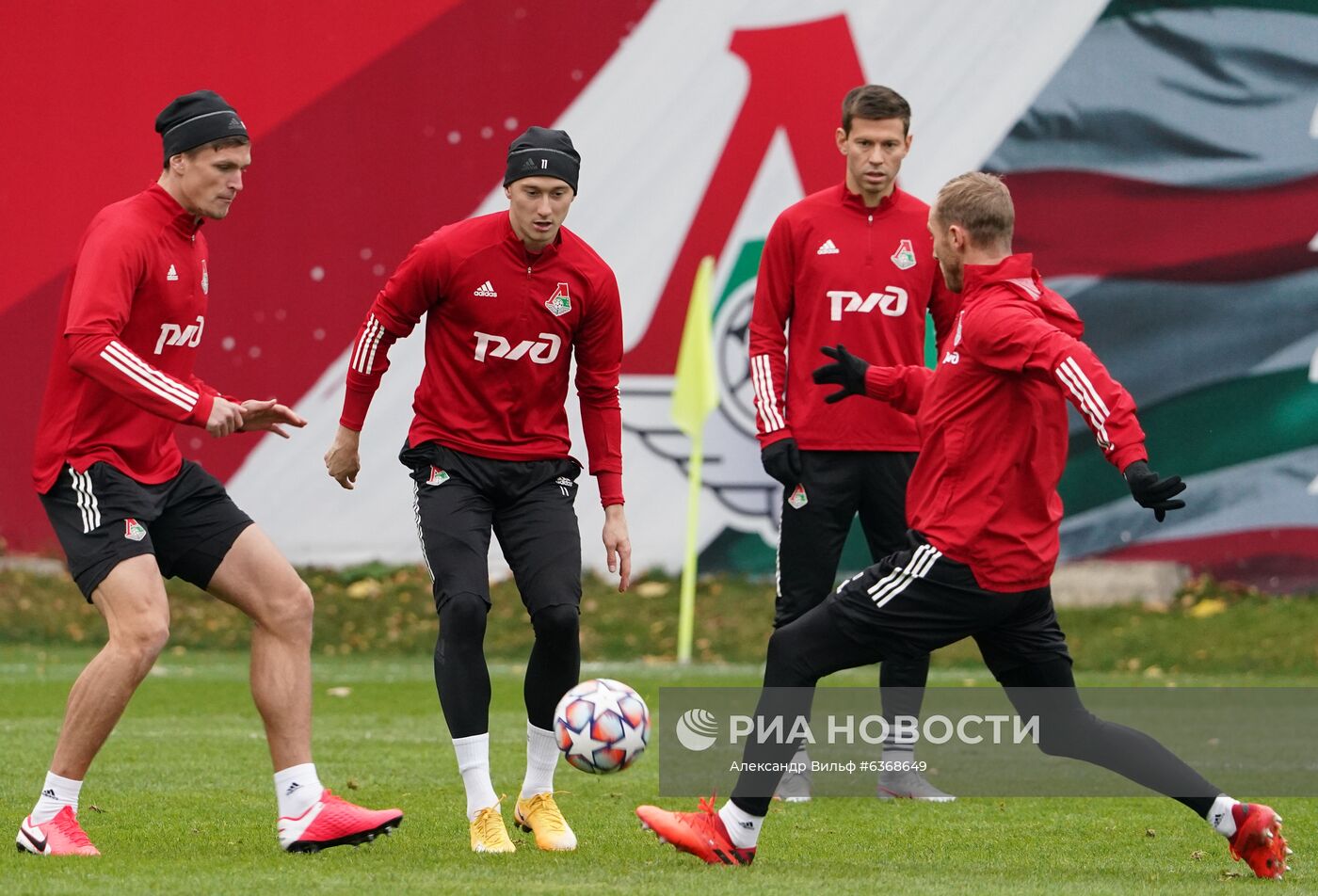 Тренировка ФК "Локомотив" перед матчем Лиги чемпионов с ФК "Бавария"