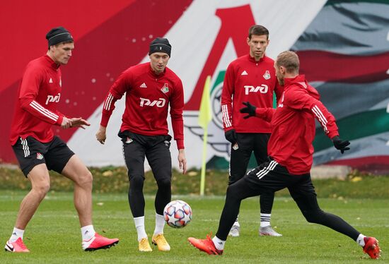 Тренировка ФК "Локомотив" перед матчем Лиги чемпионов с ФК "Бавария"