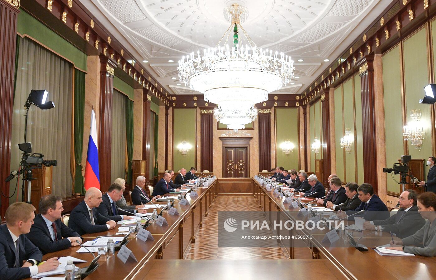 Премьер-министр РФ М. Мишустин встретился с главами фракций и руководством Госдумы РФ