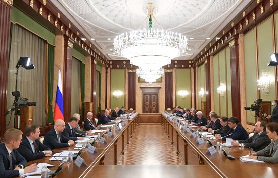 Премьер-министр РФ М. Мишустин встретился с главами фракций и руководством Госдумы РФ