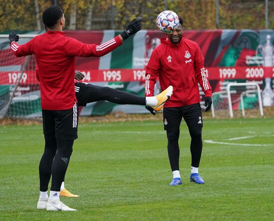 Тренировка ФК "Локомотив" перед матчем Лиги чемпионов с ФК "Бавария"