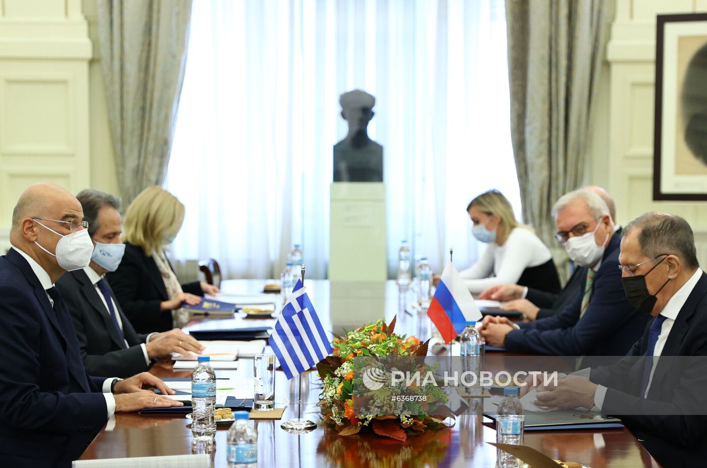 Встреча глав МИД РФ и Греции С. Лаврова и Н. Дендиаса