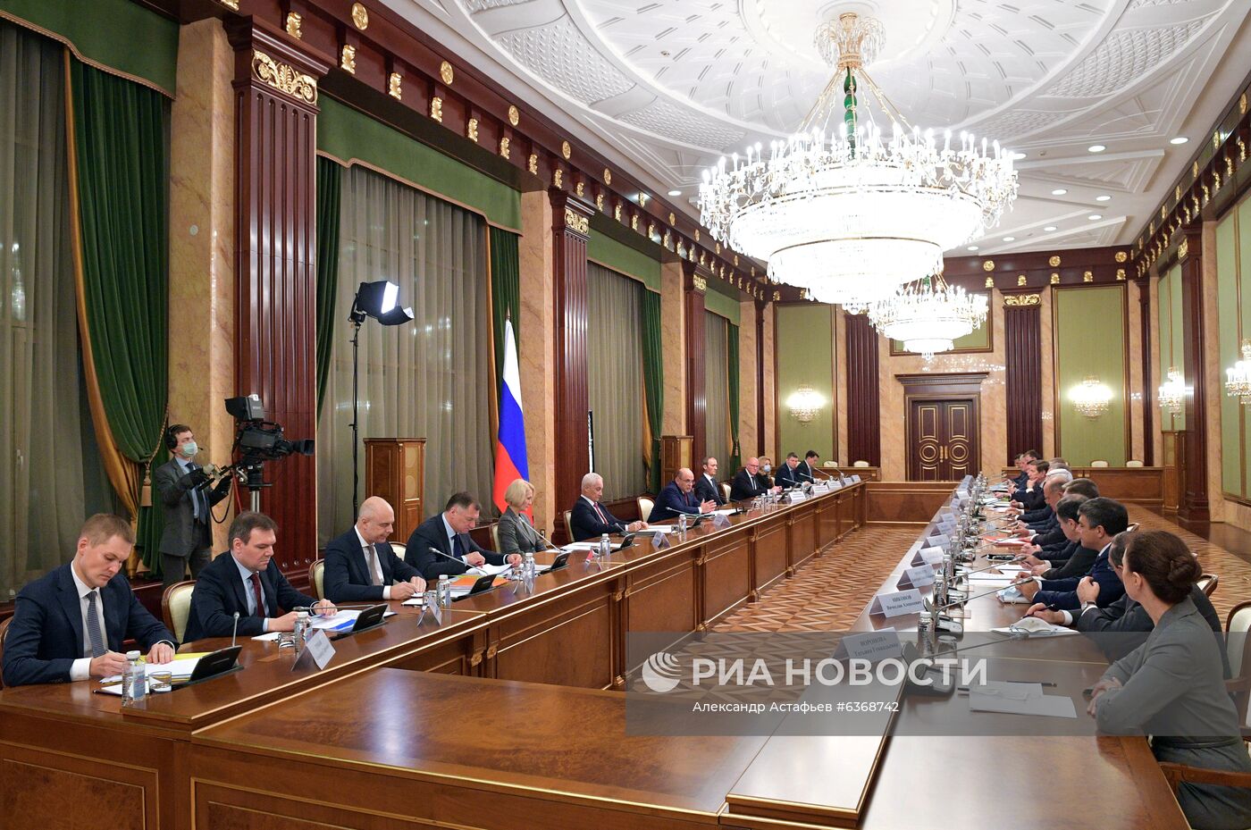 Премьер-министр РФ М. Мишустин встретился с главами фракций и руководством Госдумы РФ