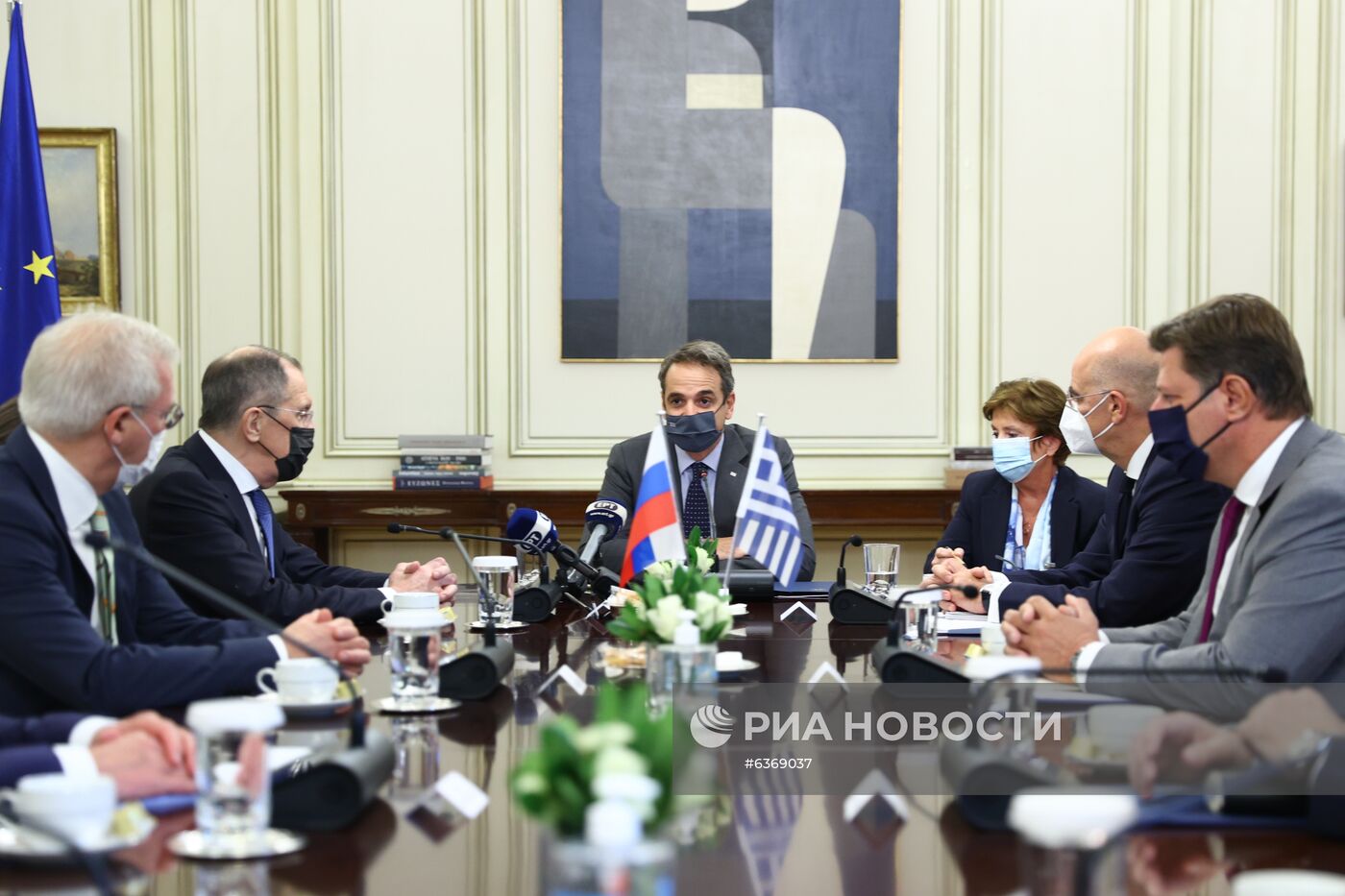 Встреча главы МИД РФ С. Лаврова с премьер-министром Греции К. Мицотакисом