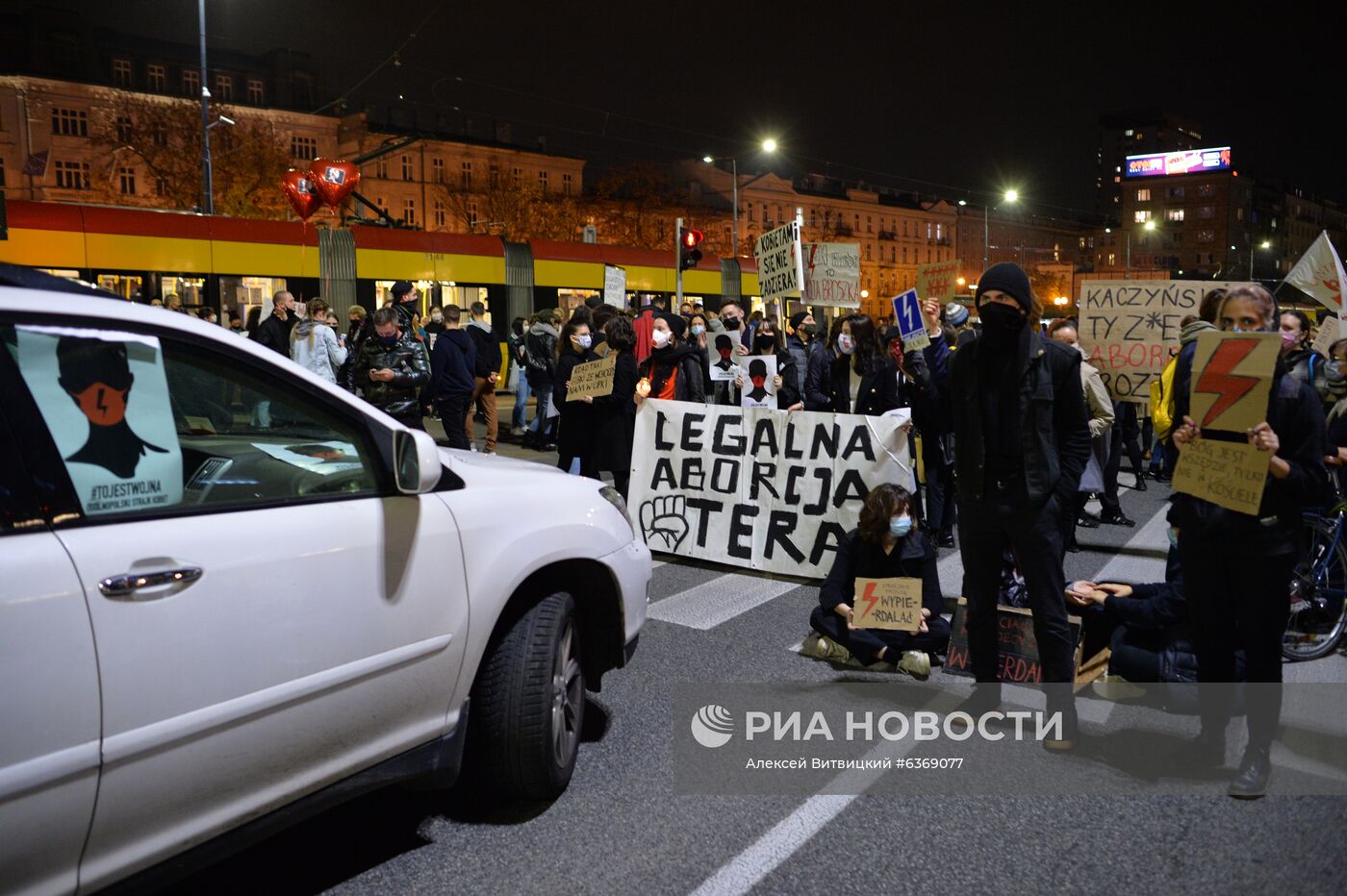 Акция против запрета абортов в Варшаве