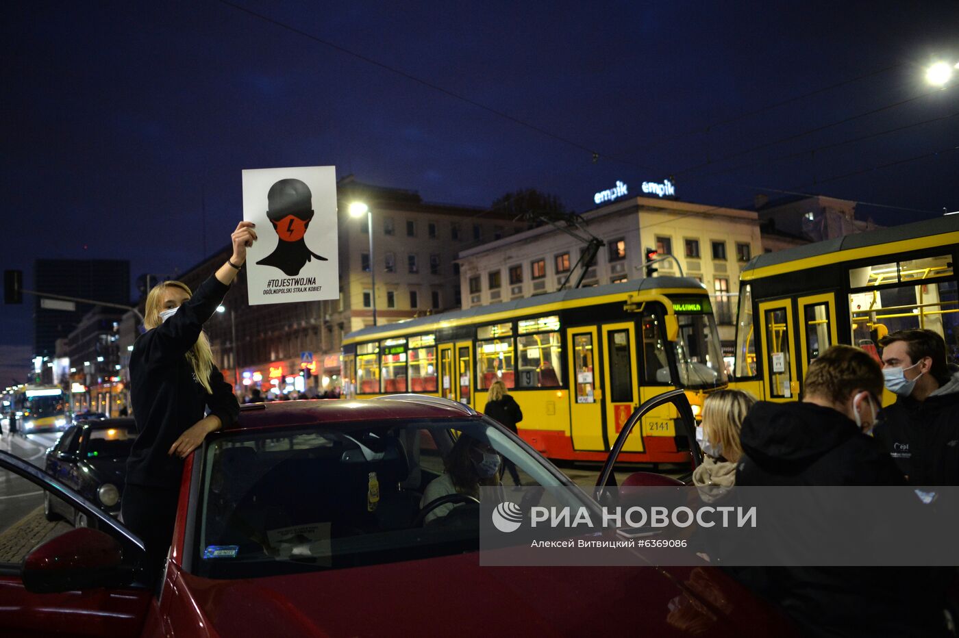 Акция против запрета абортов в Варшаве