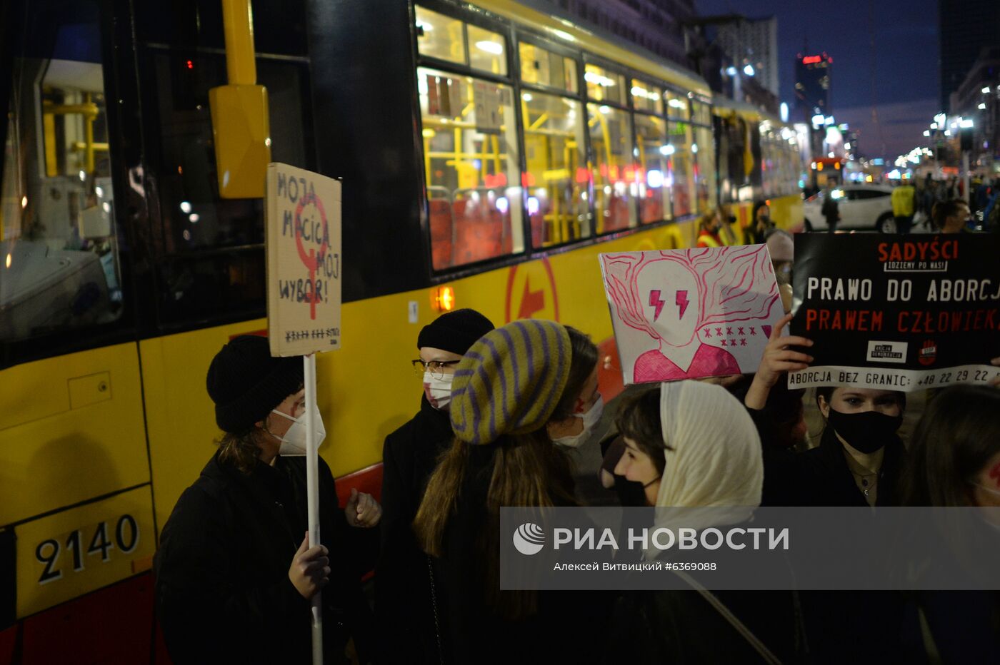 Акция против запрета абортов в Варшаве