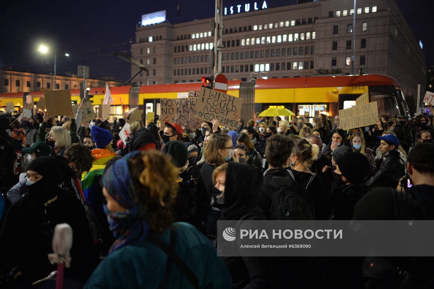 Акция против запрета абортов в Варшаве