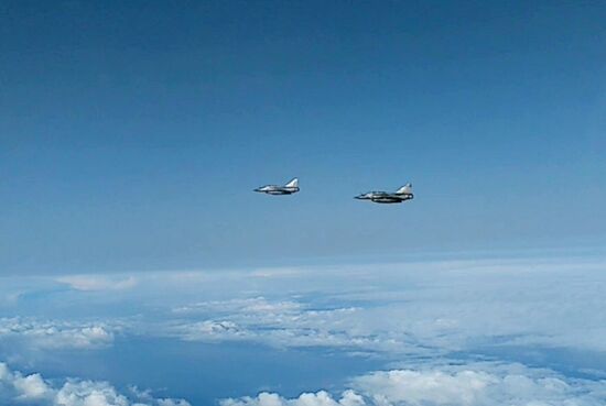 Российский Су-27 перехватил два самолета ВВС Франции в акватории Чёрного моря
