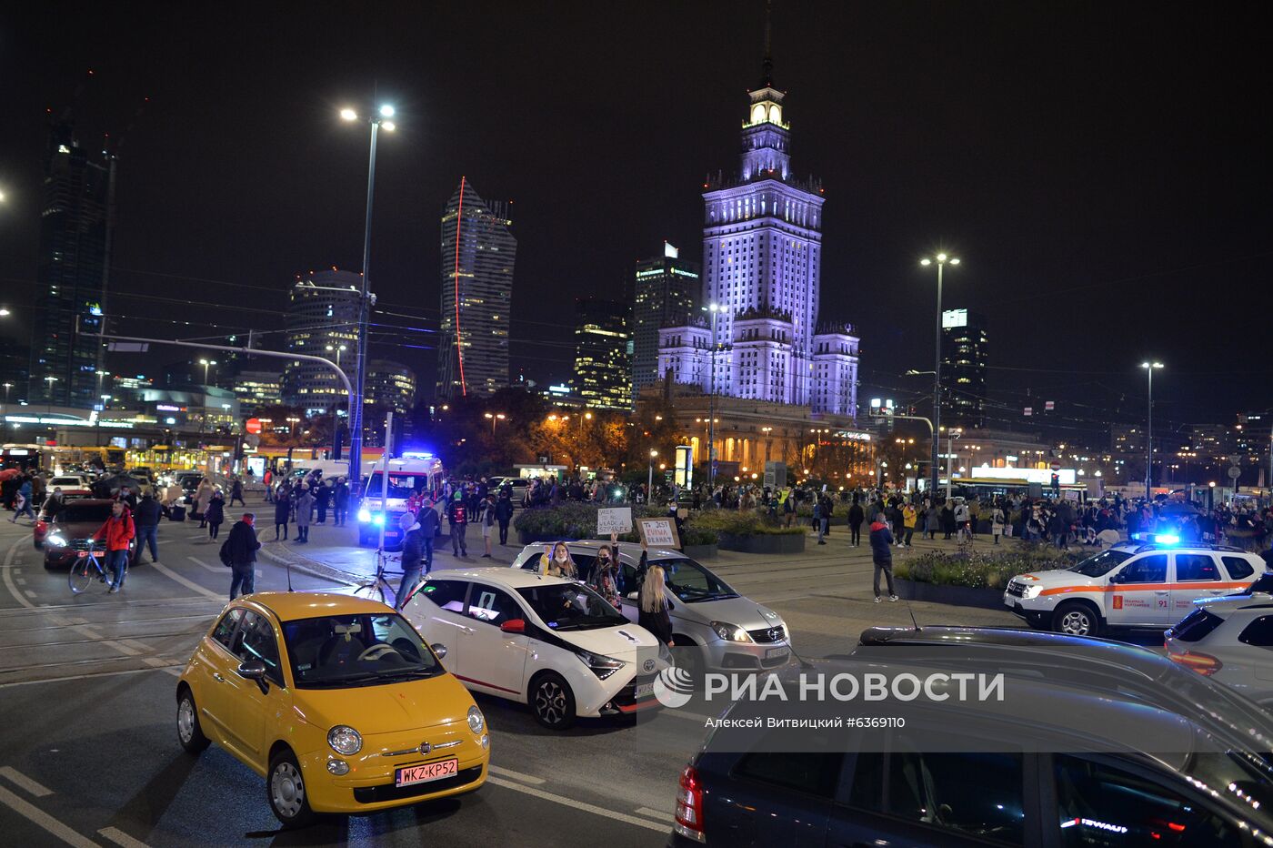 Акция против запрета абортов в Варшаве