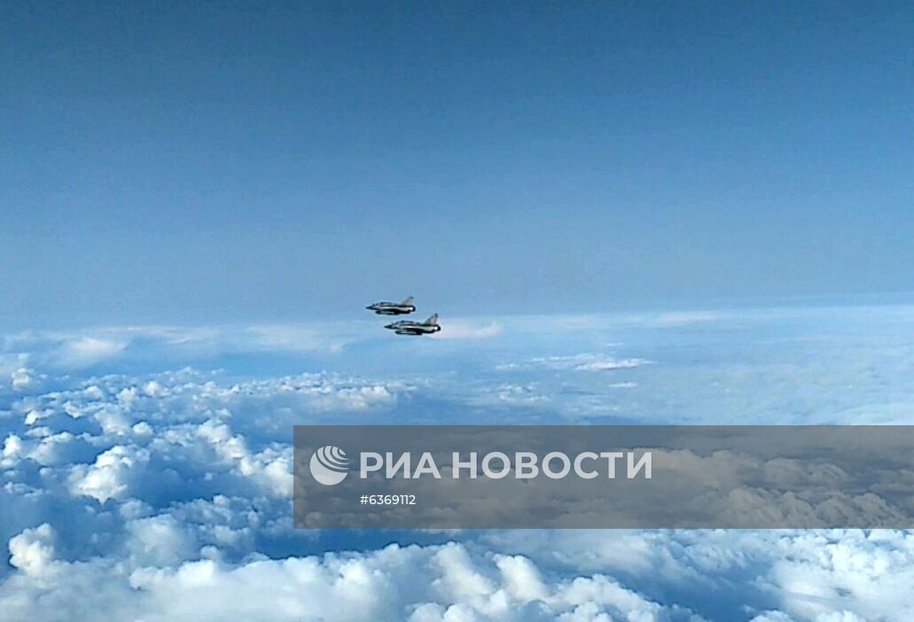 Российский Су-27 перехватил два самолета ВВС Франции в акватории Чёрного моря