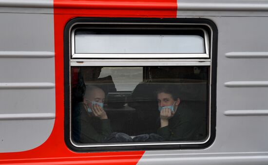 Отправка призывников в Санкт-Петербурге