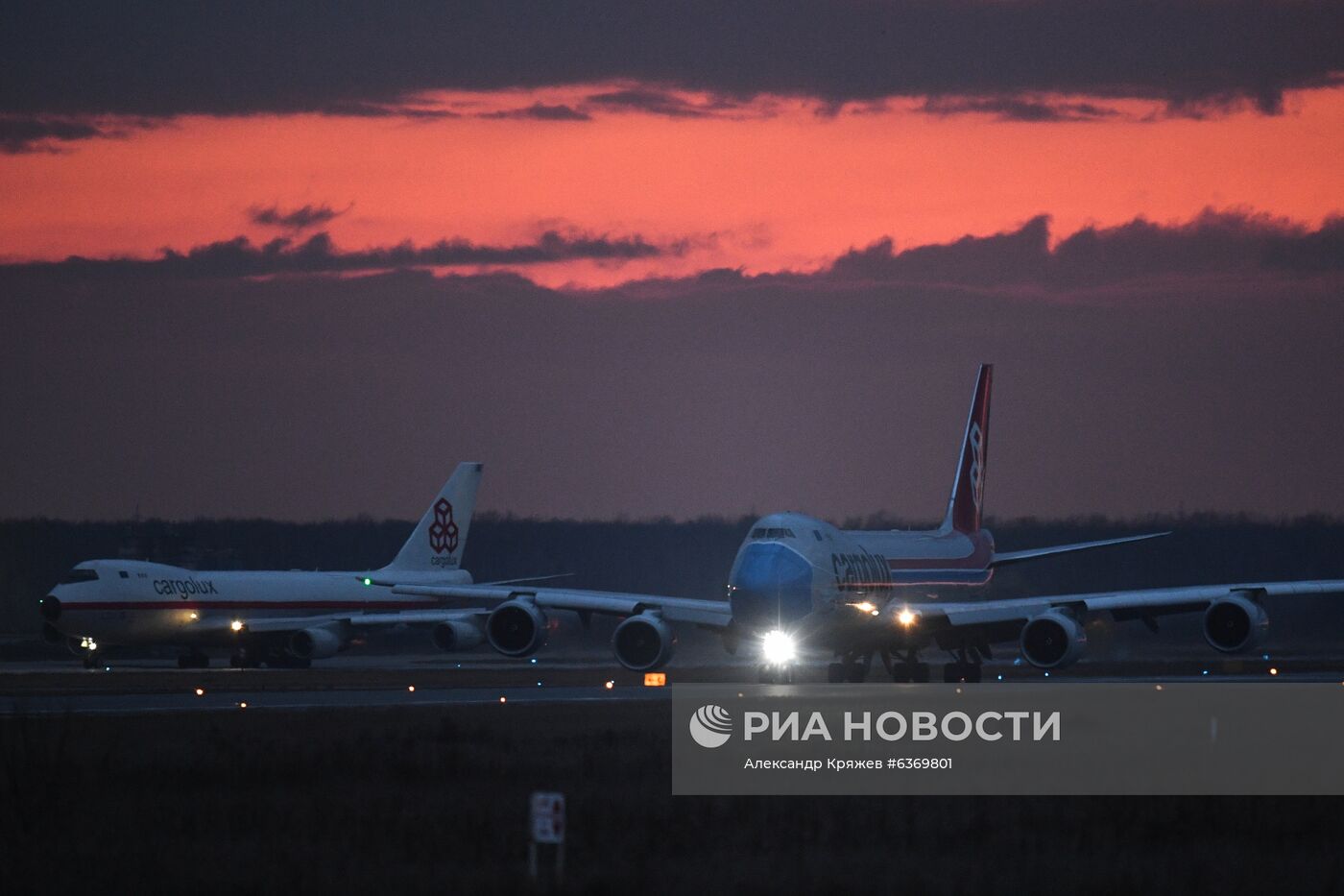 Самолет с медицинской маской на носу прилетел в Новосибирск