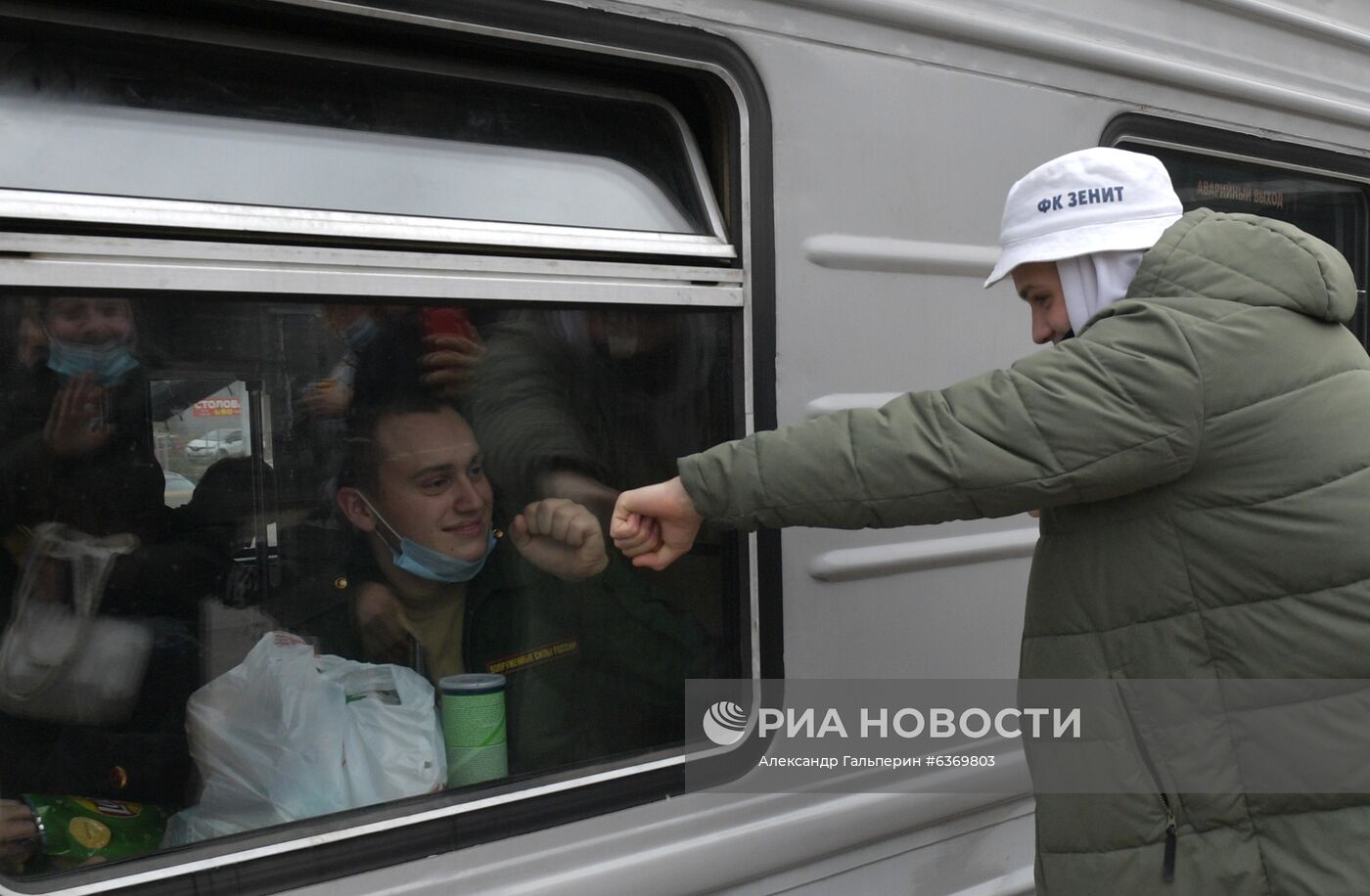 Отправка призывников в Санкт-Петербурге