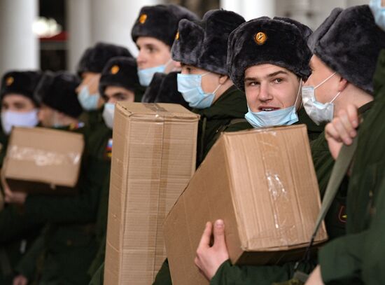 Отправка призывников в Санкт-Петербурге