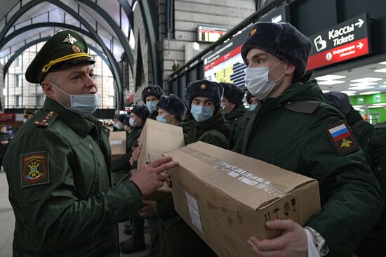 Отправка призывников в Санкт-Петербурге