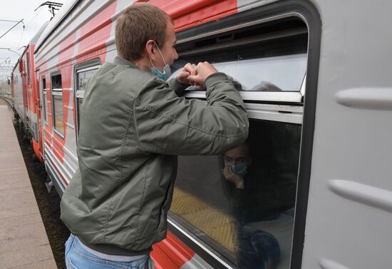 Отправка призывников в Санкт-Петербурге