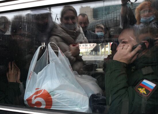 Отправка призывников в Санкт-Петербурге